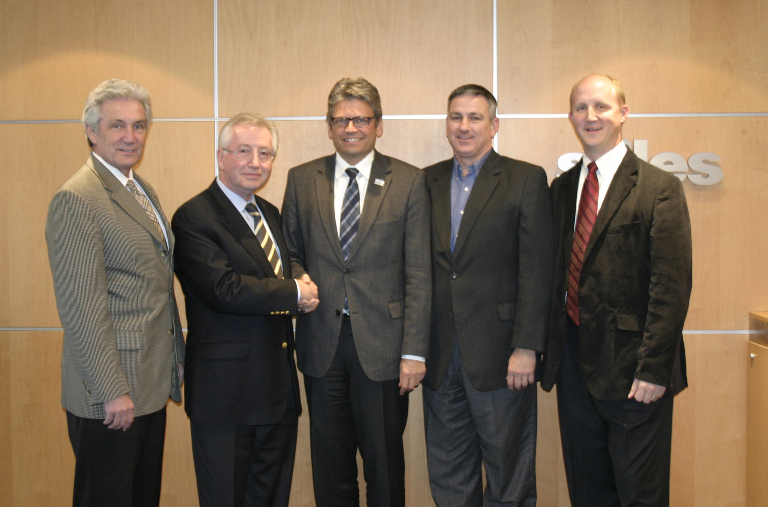 1389993593_1292504469_Burkle-Stiles-Handshake12-2010